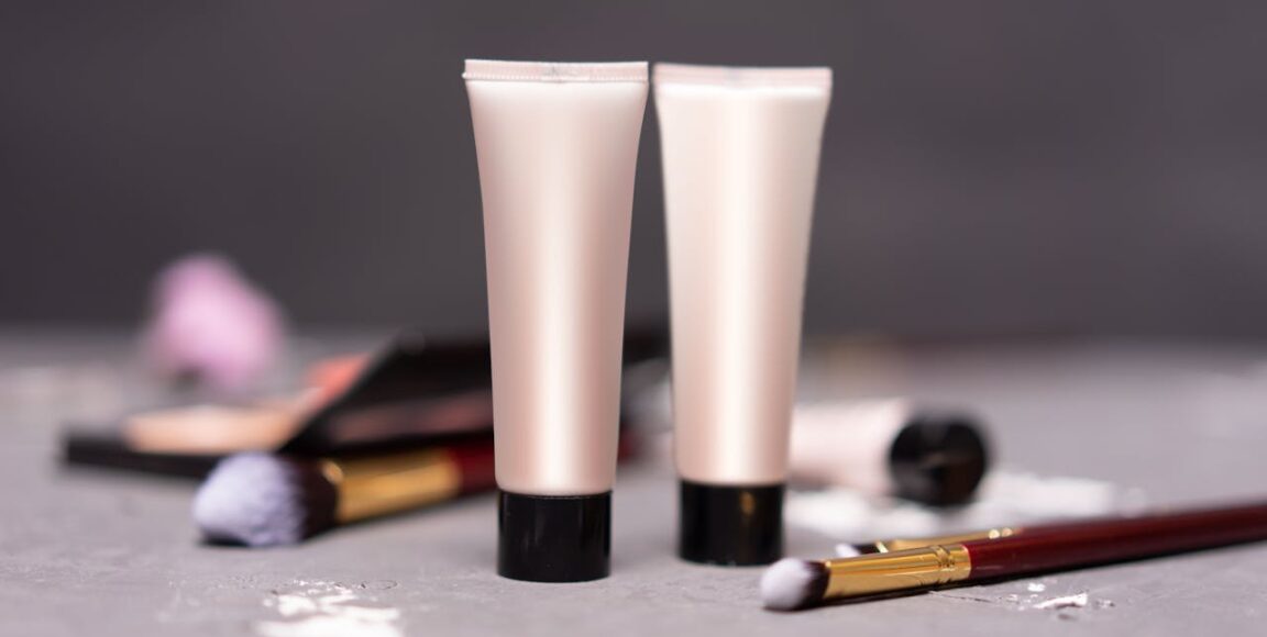 Makijaż do pracy vs. makijaż wieczorowy – aktualne trendy